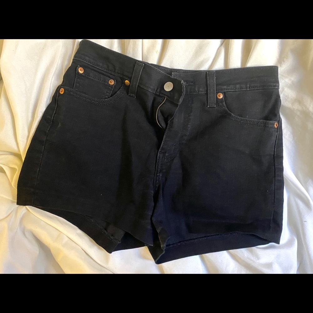 Black Levi’s shorts, size 29